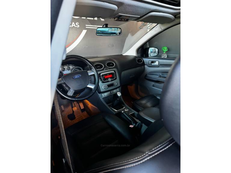FORD - FOCUS - 2009/2009 - Preta - R$ 43.900,00