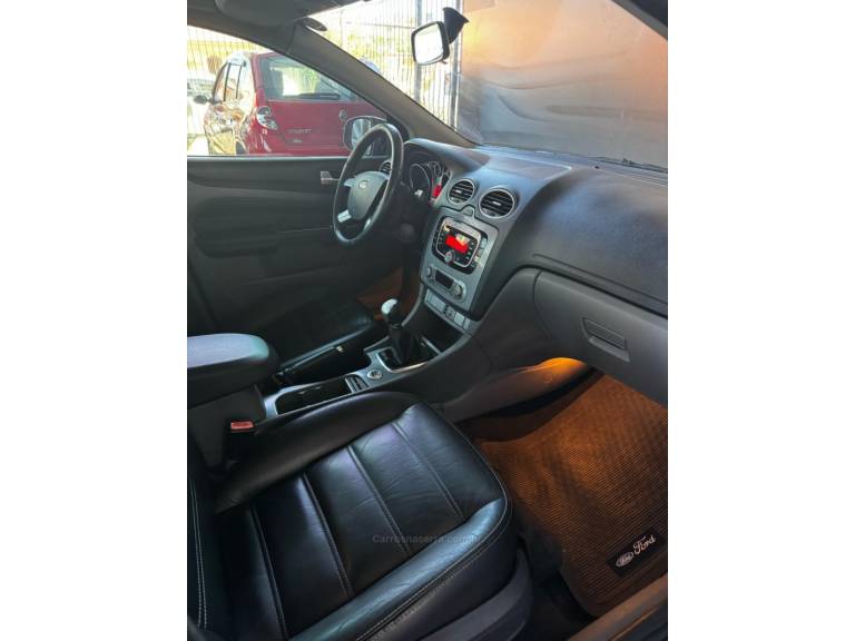 FORD - FOCUS - 2009/2009 - Preta - R$ 43.900,00